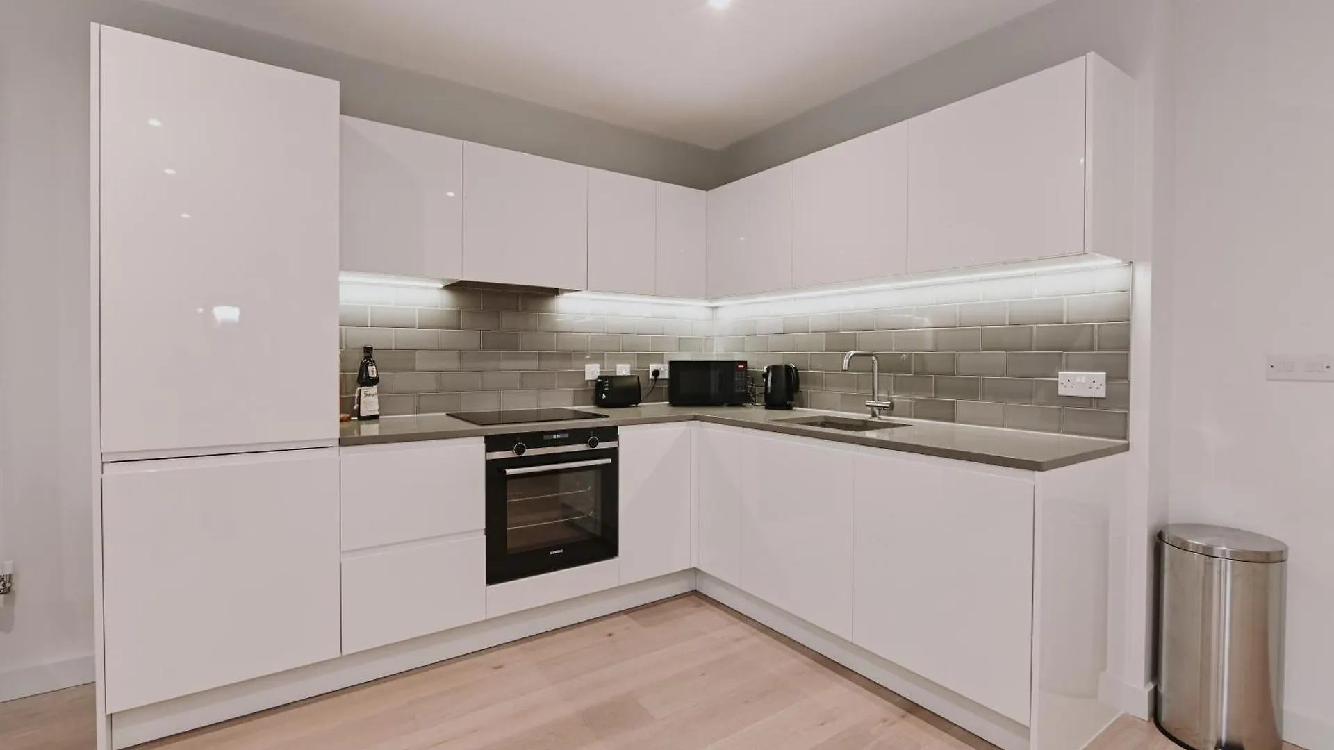 Khayat Homes - The Riverre - Luxury 2 Bed Apt London United Kingdom