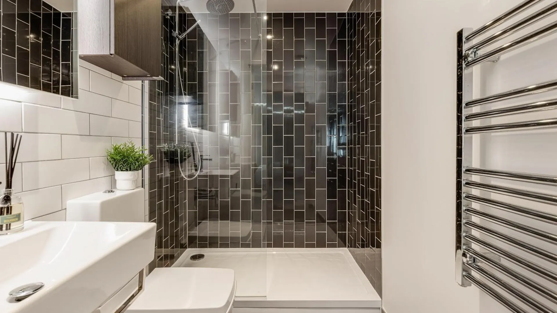 Khayat Homes - The Riverre - Luxury 2 Bed Apt London 0*,  United Kingdom