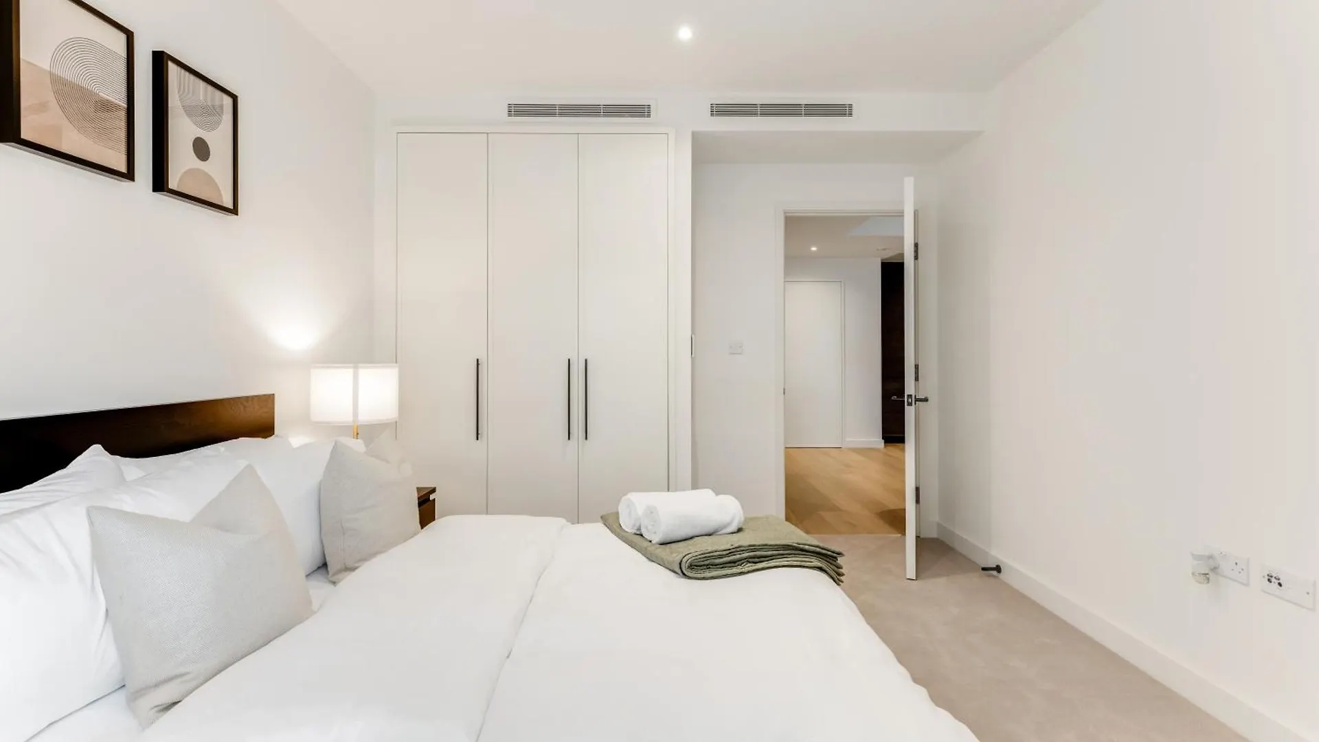 Khayat Homes - The Riverre - Luxury 2 Bed Apt London Apartment