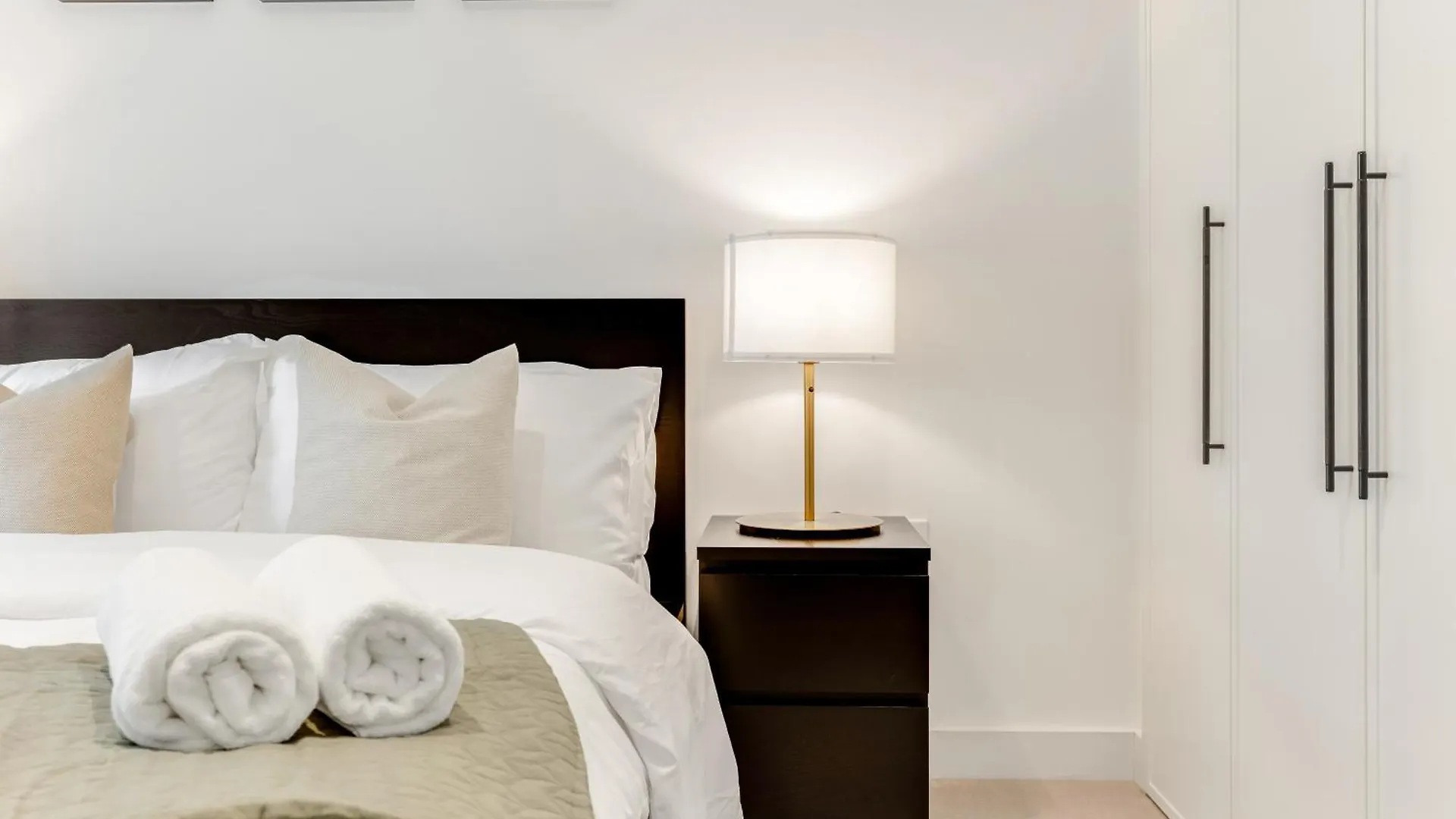 Khayat Homes - The Riverre - Luxury 2 Bed Apt London