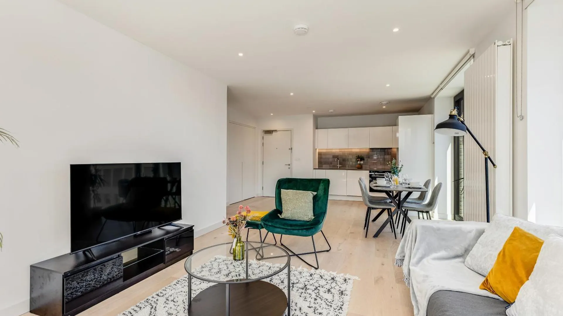 Khayat Homes - The Riverre - Luxury 2 Bed Apt London