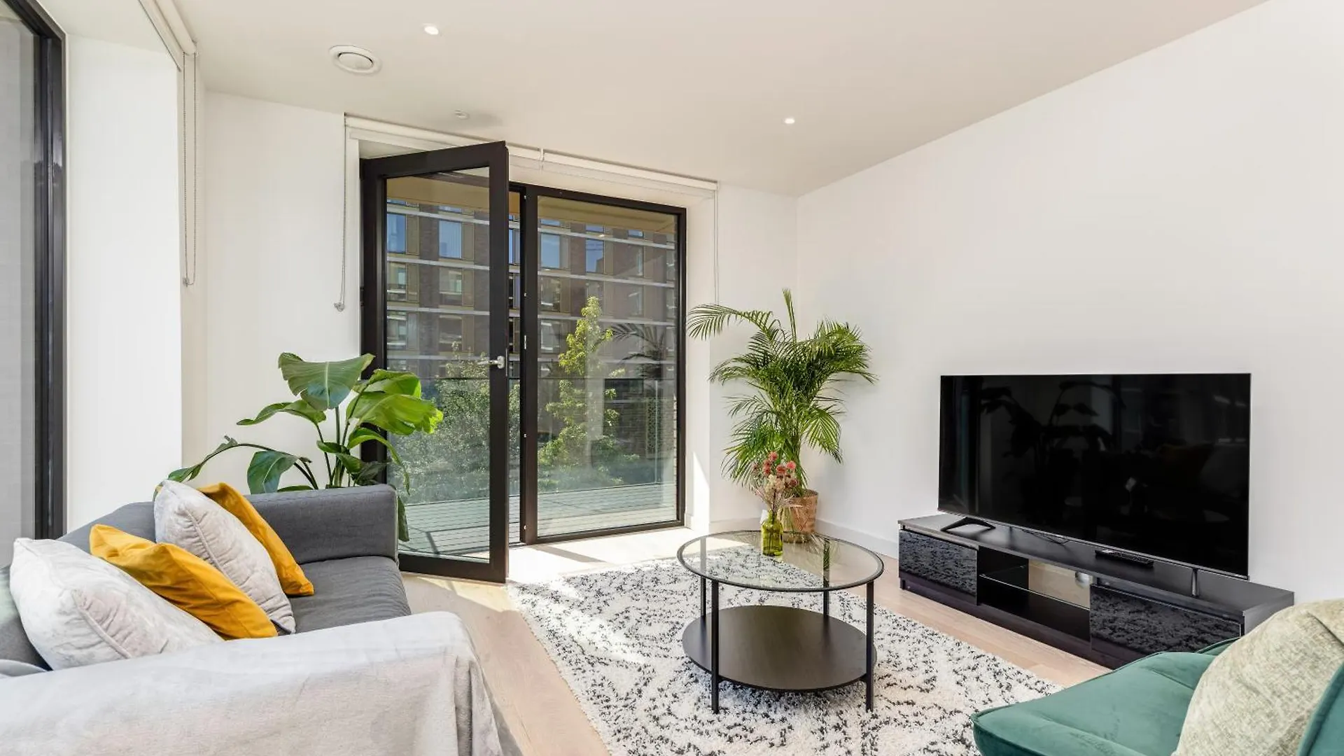 Khayat Homes - The Riverre - Luxury 2 Bed Apt London